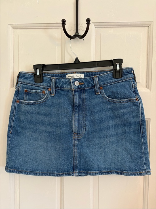 Abercrombie & Fitch Dresses & Skirts - Abercrombie & Fitch Denim Mini Skirt Mid Rise Curve Love Medium Wash Size 26
